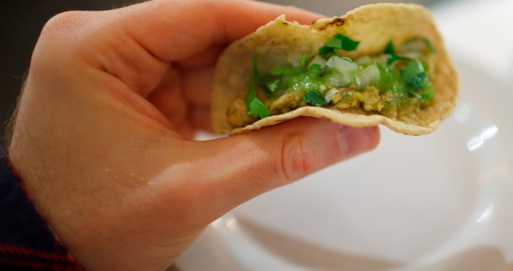 Tacos de Chicharron prensado en salsa verde | Productos meza